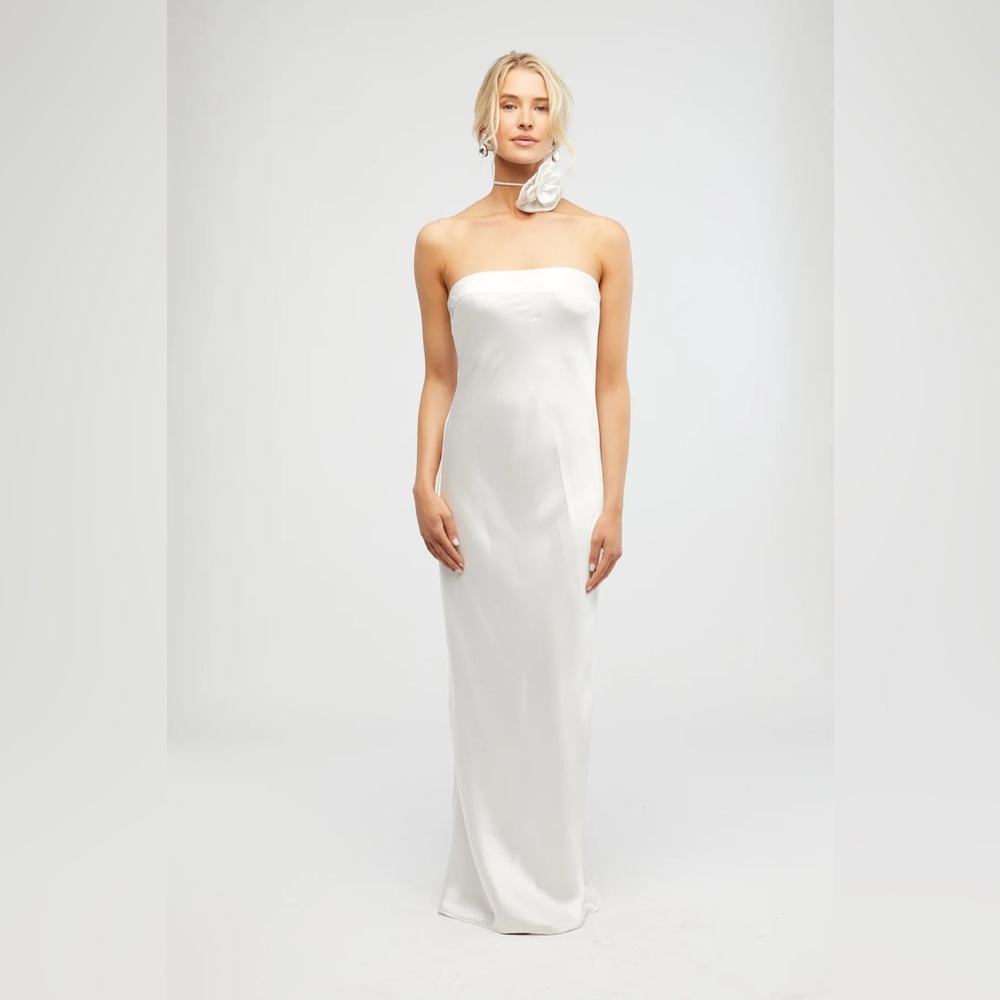 Elegant White Strapless Gown